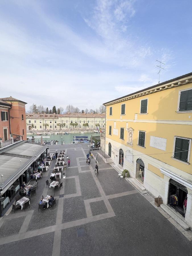 Aparthotel All'Orologio Peschiera del Garda Exterior foto